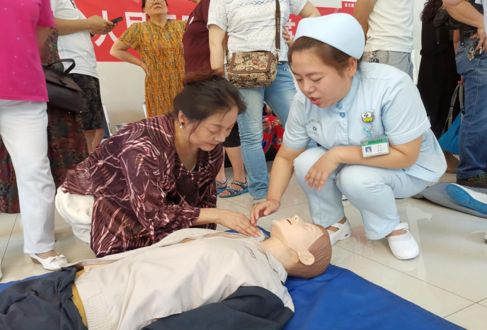 急救心肺复苏操作 8F89627D3D5A39148B52C6F94B6_AB028EC3_139BC9.png