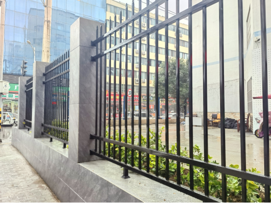 围墙旧貌焕新颜 环境美化不止步 -陕西省人民医院